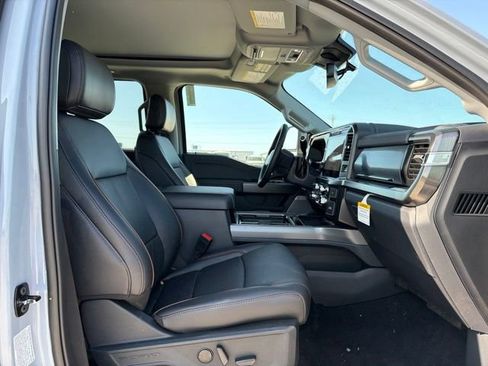 New 2026 Ford F250 Lariat w/ Black Appearance Package AWD/4WD image 9