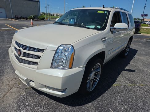Used 2014 Cadillac Escalade Premium AWD/4WD image 7