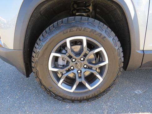 New 2026 Chevrolet Equinox ACTIV w/ Safety and Technology Package image 13