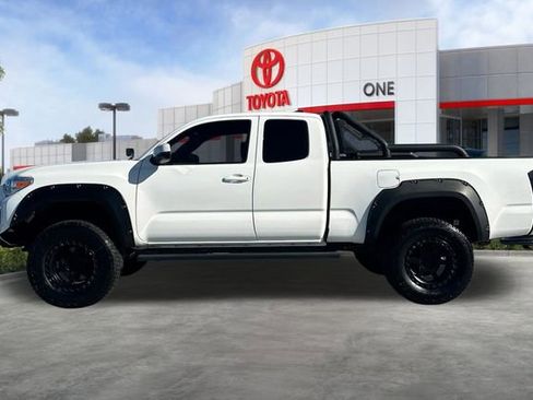 Used 2022 Toyota Tacoma SR AWD/4WD image 9