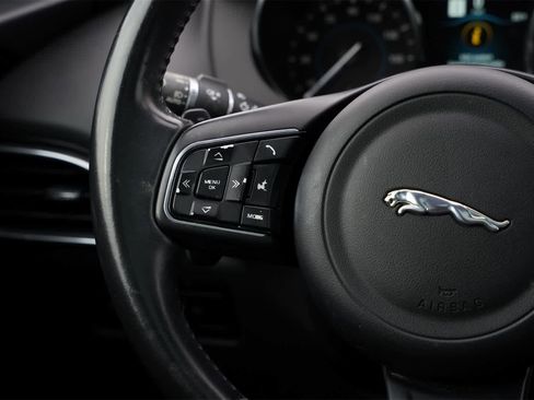 Used 2020 Jaguar F-PACE Premium image 10