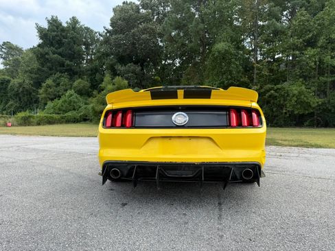 Used 2015 Ford Mustang Coupe RWD image 6