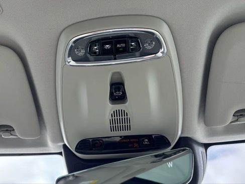 Used 2018 Volvo XC60 T5 Momentum w/ Vision Package image 13