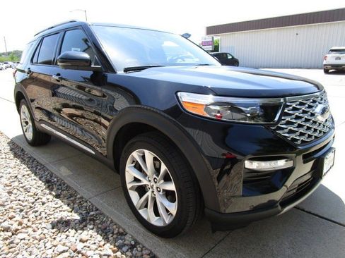 Used 2022 Ford Explorer Platinum w/ Equipment Group 601A AWD/4WD image 3