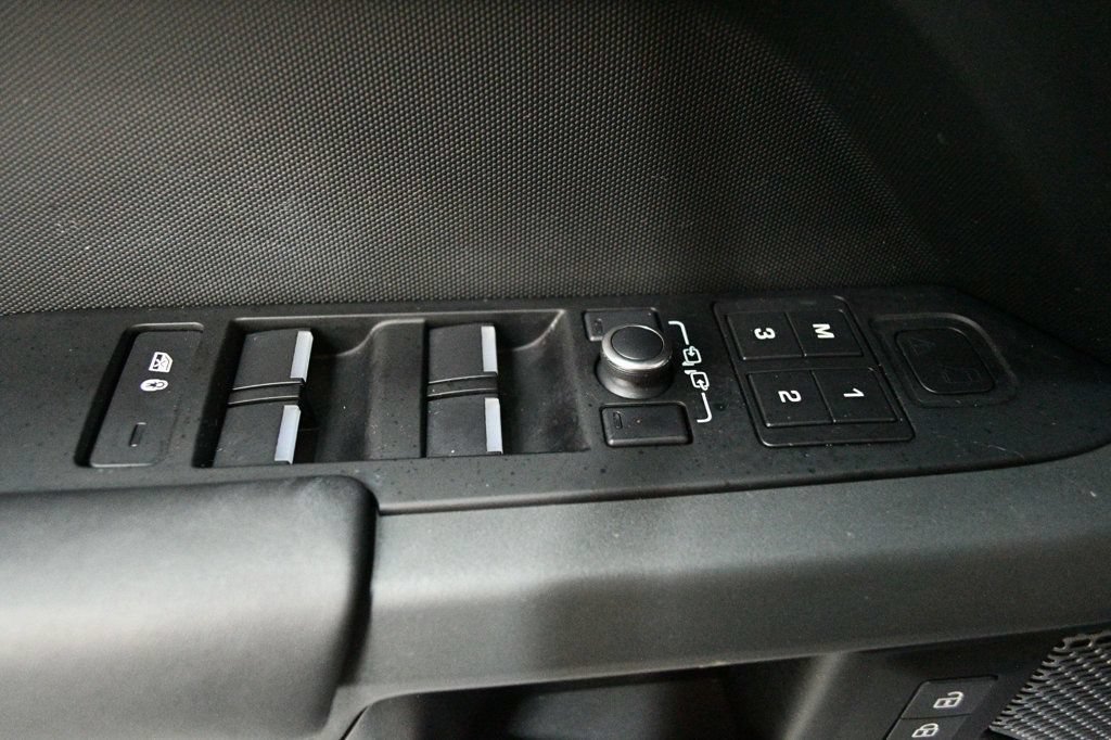 Used 2021 Land Rover Defender 110 X AWD/4WD image 75