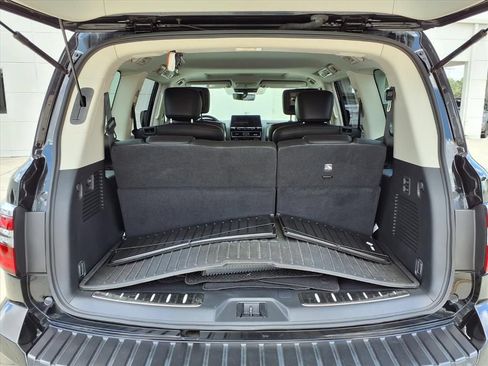 Used 2022 Nissan Armada Platinum w/ Captain's Chairs Package RWD image 19