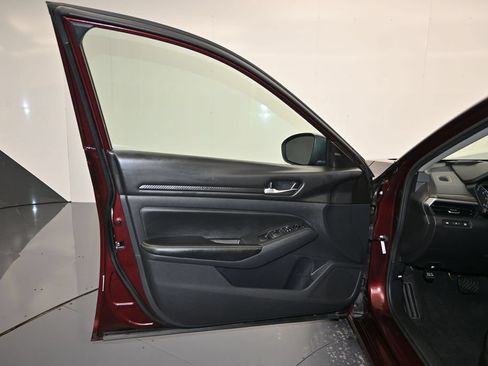 Certified 2024 Nissan Altima 2.5 SV FWD image 10