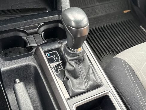 Used 2020 Toyota Tacoma TRD Off-Road image 32