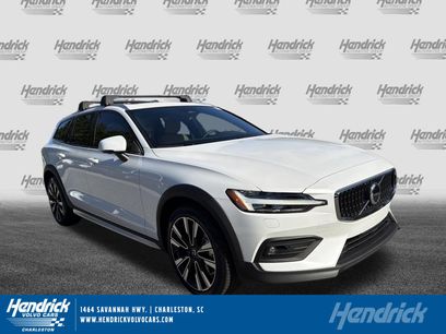 Used 2026 Volvo V60 B5 Cross Country Ultra w/ Protection Package Premier