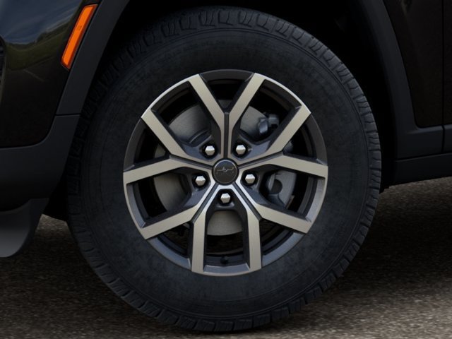 New 2027 Jeep Grand Cherokee Laredo RWD image 8