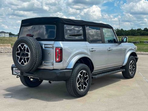 Used 2023 Ford Bronco Outer Banks AWD/4WD image 3