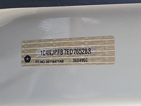 Used 2014 Jeep Patriot Latitude FWD image 35