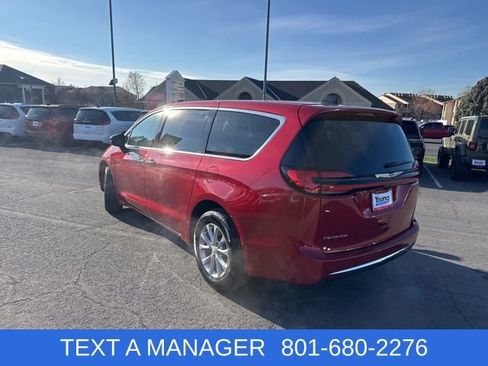 New 2026 Chrysler Pacifica Select AWD/4WD image 4