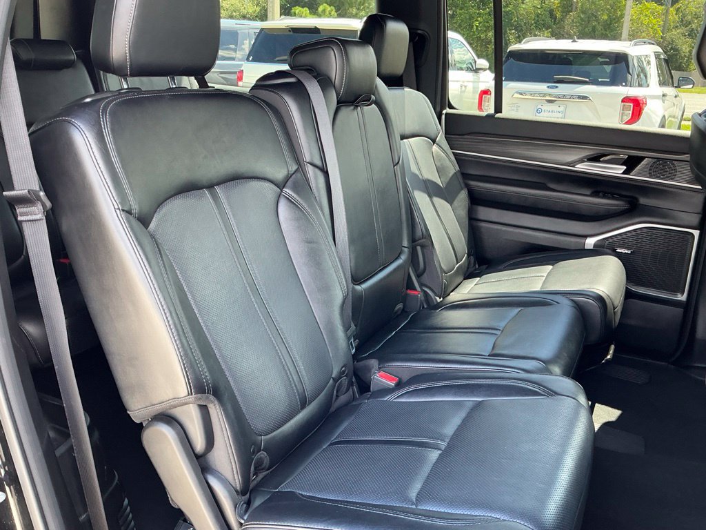 Used 2024 Jeep Wagoneer L Series II RWD image 19