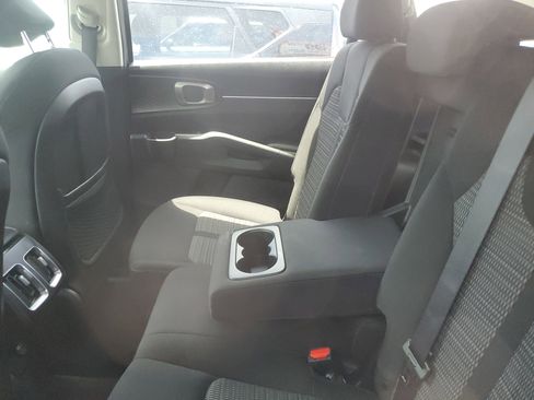 Certified 2023 Kia Sorento LX FWD image 9
