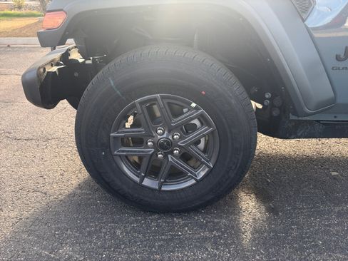 New 2026 Jeep Gladiator Sport image 13