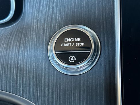 Certified 2025 Mercedes-Benz C 300 Sedan image 24