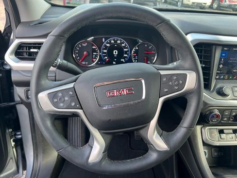 Used 2023 GMC Acadia SLT w/ Elevation Edition image 9