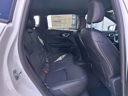 New 2026 Jeep Compass Latitude image 23