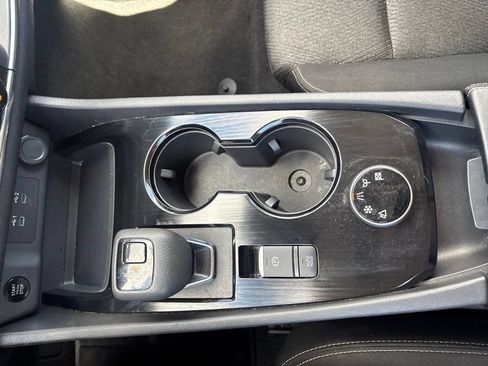Used 2025 Nissan Rogue SV AWD/4WD image 25