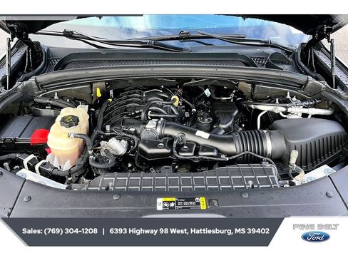 Used 2022 Jeep Grand Cherokee Altitude AWD/4WD image 8