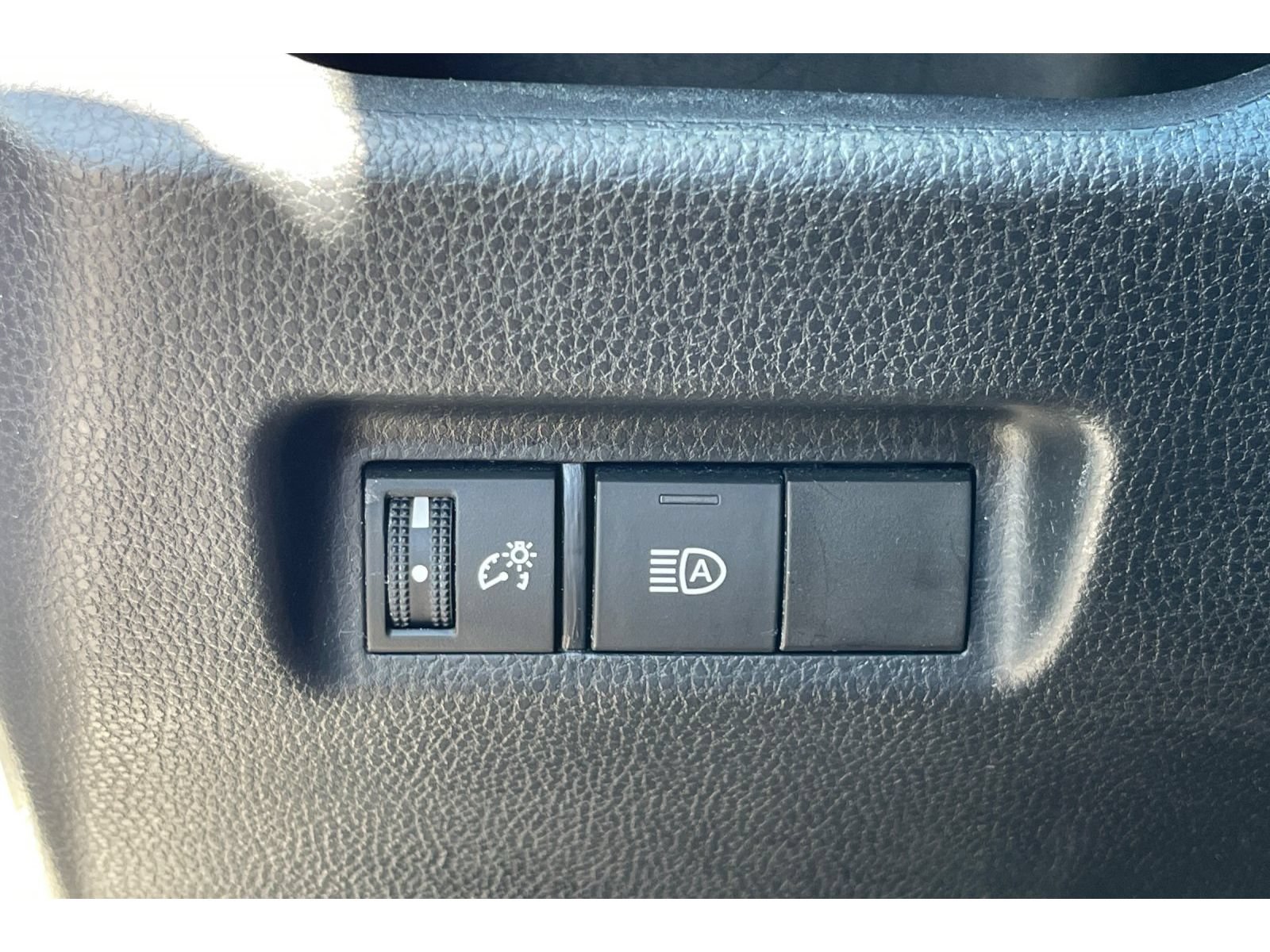 Used 2023 Toyota RAV4 LE AWD/4WD image 39