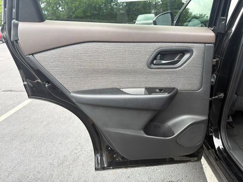Used 2023 Nissan Rogue S FWD image 19