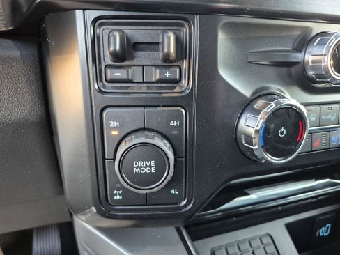 New 2026 Ford F250 Lariat w/ Black Appearance Package image 24