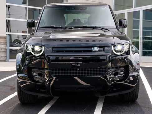 Used 2023 Land Rover Defender 110 X AWD/4WD image 4