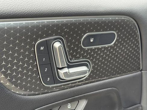 Used 2025 Mercedes-Benz GLB 250 image 24