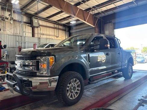 Used 2017 Ford F250 XL w/ STX Appearance Package AWD/4WD image 1
