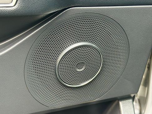 Used 2024 Ford Expedition XLT image 19