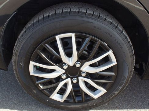 Used 2017 Toyota Corolla LE image 23