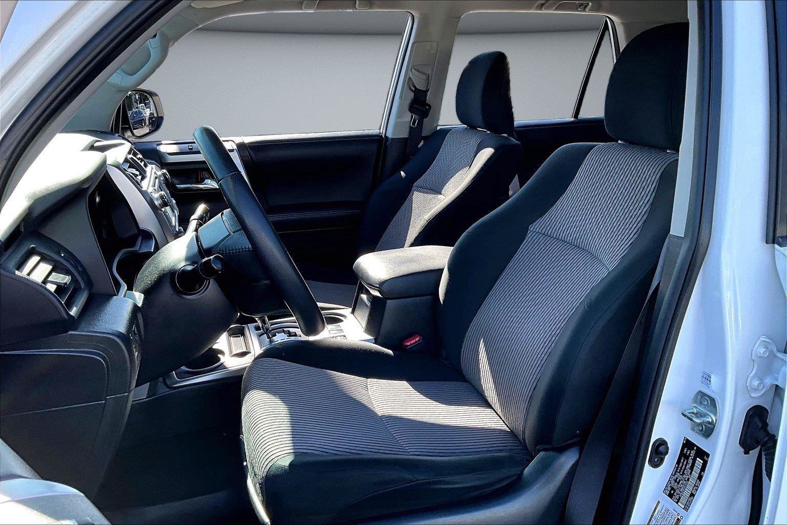 Used 2018 Toyota 4Runner SR5 AWD/4WD image 22