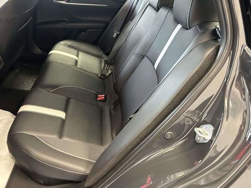 Used 2025 Toyota Camry SE w/ Convenience Package FWD image 15