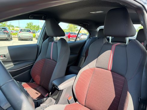 Used 2025 Toyota Corolla SE w/ Convenience Package FWD image 9