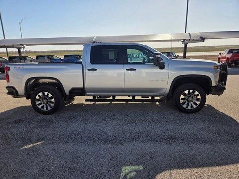 Used 2023 Chevrolet Silverado 2500 Custom w/ Custom Value Package image 4