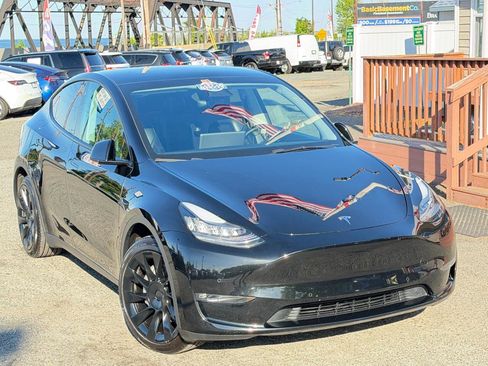 Used 2021 Tesla Model Y Long Range AWD/4WD image 2