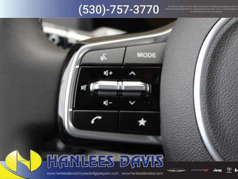 New 2026 Kia Carnival EX image 32