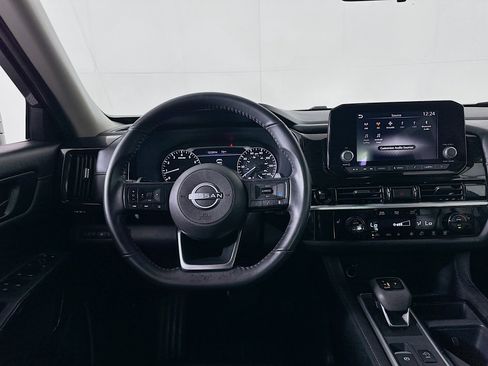 Used 2025 Nissan Pathfinder SV image 17