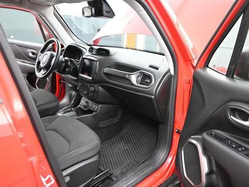 Used 2023 Jeep Renegade Latitude w/ Premium Group AWD/4WD image 26