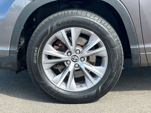 Used 2016 Toyota Highlander Plus FWD image 25