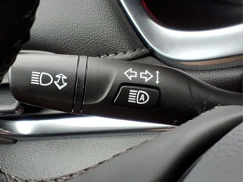Used 2023 Chevrolet Traverse LT FWD image 25