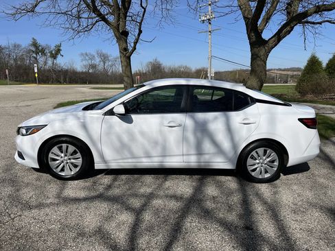 Used 2022 Nissan Sentra S image 2