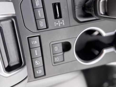 Used 2020 Toyota Highlander XLE image 37