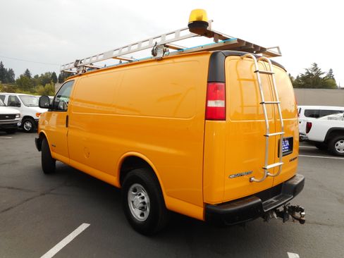 Used 2005 Chevrolet Express 3500 3500 Cargo Van Roof Rack Tow P image 11