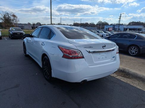 Used 2014 Nissan Altima 2.5 S w/ Display Audio Package image 5