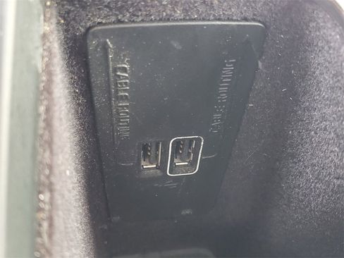 Used 2022 Volvo S60 B5 Momentum image 23