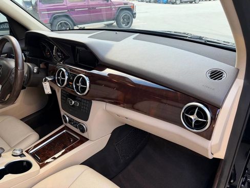 Used 2015 Mercedes-Benz GLK 250 GLK 250 BlueTEC AWD 4MATIC 4dr image 17