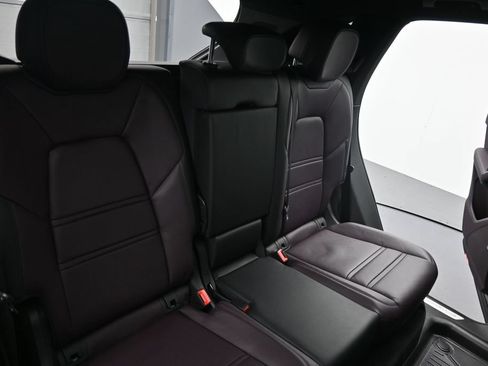 Used 2025 Porsche Cayenne S AWD/4WD image 13